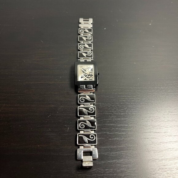 Swatch watch with black floral paterns - Picture 1 of 3